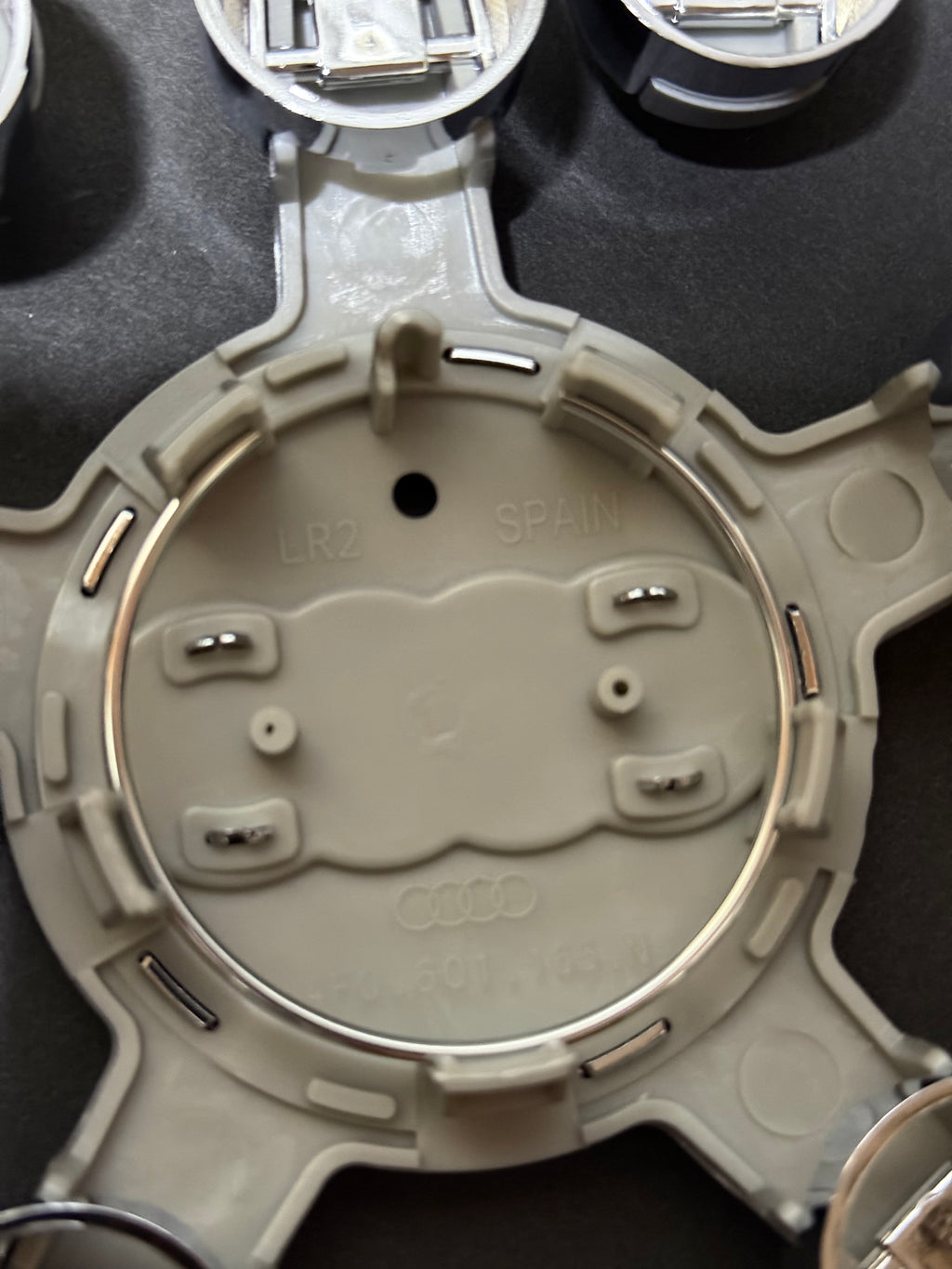 SET OF 4 Audi Center Caps Hubcap Q5 4F0601165N A3 A4 A5 A6 A7 A8 S5 R8 TT Wheel 07-17.