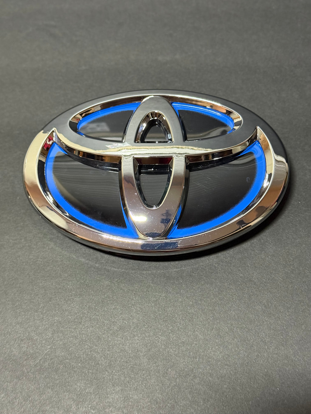 Grille Emblem (Front) - Toyota (75310-47010).