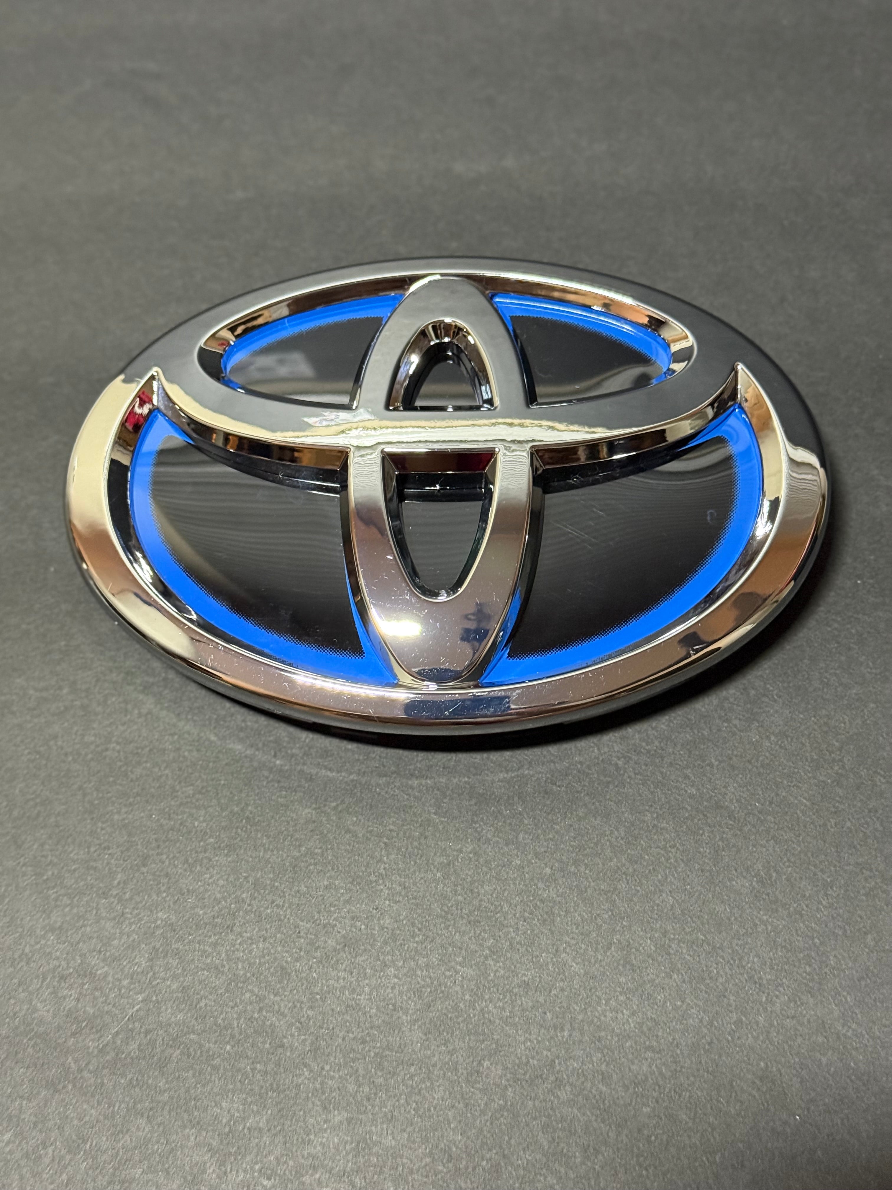 Grille Emblem (Front) - Toyota (75310-47010).